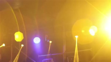 Sahne ışıkları sis ile konser, bir konsol, aydınlatma konser sahne, Sahne Alanı'nda aydınlatma eğlence konser sahne ışıkları