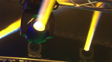 Sahne ışıkları sis ile konser, bir konsol, aydınlatma konser sahne, Sahne Alanı'nda aydınlatma eğlence konser sahne ışıkları