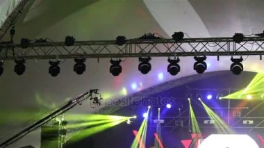 Sahne ışıkları sis ile konser, bir konsol, aydınlatma konser sahne, Sahne Alanı'nda aydınlatma eğlence konser sahne ışıkları