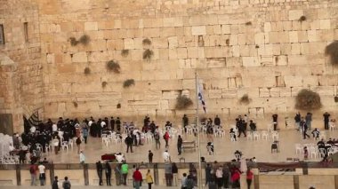 Kudüs, İsrail, Batı duvarı, ağlama duvarı, dua ve Kudüs'te timelapse geniş ağlama duvarı, tapınma Yahudi erkek geniş görüş yüksek açısı