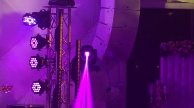 Sahne ışıkları sis ile konser, bir konsol, aydınlatma konser sahne, Sahne Alanı'nda aydınlatma eğlence konser sahne ışıkları