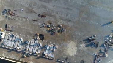 Büyük bir endüstriyel kompleks havadan görüntüleri. Tesisi inşaatı, havadan görünümü. 4k