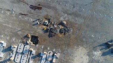 Bitki inşaat, inşaat büyük fabrika, Sanayi Dış, şantiye, havadan görünümü, metal ve beton yapılar, inşaat makinaları, modern bir fabrika binası