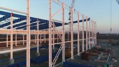 İnşaat büyük bitki, endüstriyel dış, panoramik, şantiye, metal yapı, inşaat makinaları, inşaat görünümünü