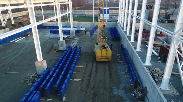 İnşaat, inşaat büyük bir fabrika veya fabrika, Sanayi Dış inşaat alanında, havadan görünümü, metal ve beton yapılar, inşaat makinaları bitki — Stok video