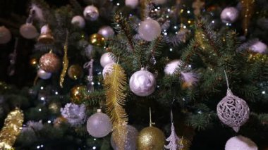 Noel ağacı ışıkları. Noel ağacı, garland bir yeni yıl üzerinde yanıp sönen ışıklar, Noel ışıkları. Bulanıklık yeni yıl süslemeleri