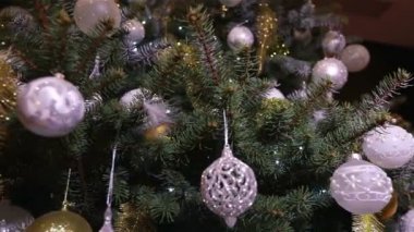Noel ağacı ışıkları. Noel ağacı, garland bir yeni yıl üzerinde yanıp sönen ışıklar, Noel ışıkları. Bulanıklık yeni yıl süslemeleri