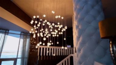 Hall bir otel ya da Restoran, lobi, avize avize asılı tavan, yaratıcı, modern sanattan, iç mekan, otel ya da Restoran iç