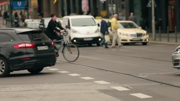 Friedrichstrasse street, the station Friedrichstrasse in Berlin, street of modern city, city infrostructure, Alemanha, Berlim, 2017 — Vídeo de Stock