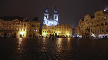 Gece Prag, bir gece sokak, insanlar üzerinde kentsel trafik arası otoyol, Prag Kalesi, timelapse, Prag 2017
