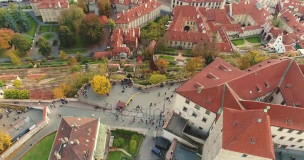 Panorama de Praga, aérea de la ciudad, vista desde arriba en el paisaje urbano de Praga, vuelo sobre la ciudad, Área Ciudad Vieja, Castillo de Praga y Río Moldava, República Checa, Praga — Vídeos de Stock