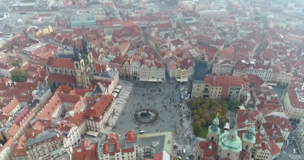 Panoramiczny widok z góry na Zamku Praskiego, lotnicze miasta, zobaczyć z góry na panoramę Pragi, Lot nad miastem, top view, Wełtawy, Most Karola, Praga — Wideo stockowe