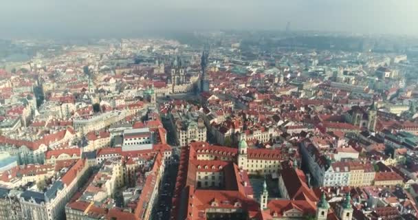 Panoramautsikt från ovan på Pragborgen, satellitvy av Prags centrum, gamla stan, — Stockvideo