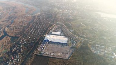 İnşaat büyük fabrika, Sanayi Dış, panoramik hava. İnşaat alanında, metal yapı. İnşaat Makinaları, inşaat havadan görünümü
