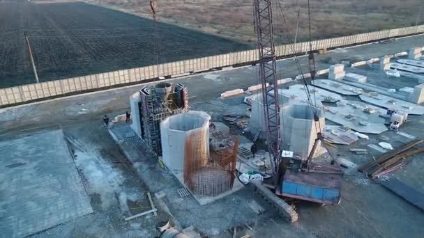 Construcción de una gran fábrica, exterior industrial, vista panorámica desde el aire, fábrica moderna — Vídeo de stock