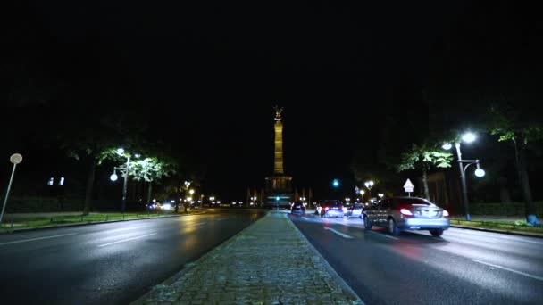 Площадь и шоссе перед колонной Победы в Берлине, панорамный вид на Колонну Победы, Сигессауле, Берлин, октябрь 2017 — стоковое видео
