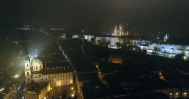 Prag gece panorama, panoramik görünümüne eski şehir Meydanı, hava gece şehrin, Prag ışıkları