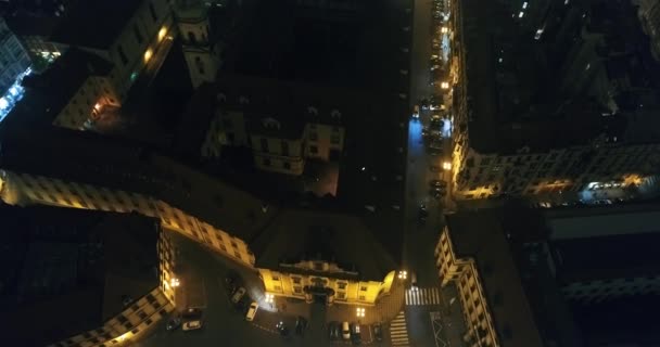Noc panorama Pragi, panoramiczny widok z powietrza do St. Vitus Cathedral w Pradze, światła miasta noc, Praga — Wideo stockowe