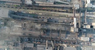 Sanayi Bölgesi üstten görünüm, görünüm endüstriyel nesnesinin bir fabrika avlusu, havadan görünümü, duman ve ateş, çevre kirliliği