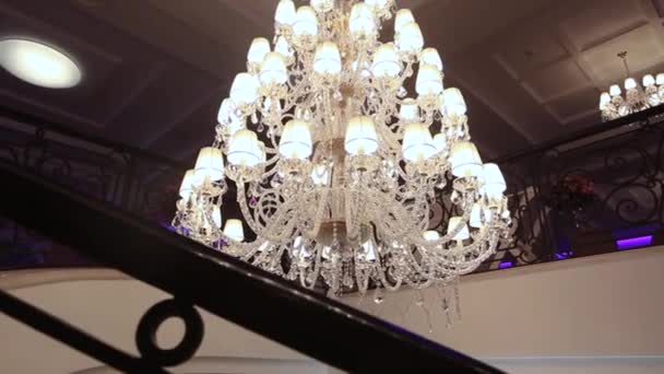 老式吊灯在餐厅, 室内 — 图库视频影像