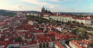 Prag Panoraması, anteni city, Prag, şehir, alan Old Town, Prague Castle üzerinde uçuş cityscape yukarıdan görünüm ve Vltava Nehri, Çek Cumhuriyeti, Prag