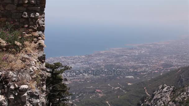 Vue panoramique de la montagne à la ville maritime, vue générale, belle vue, station balnéaire, panorama — Video