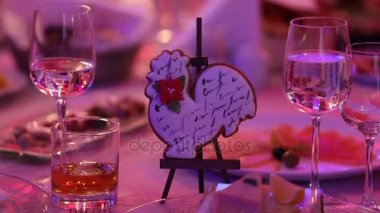 Atıştırmalıklar, kokteyl, aperatifler ve içecekler masada, gurme, kapalı, açık büfe alkol yakın çekim ile açık büfe