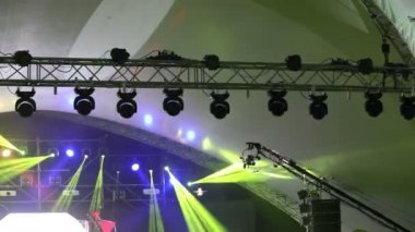 Sahne ışıkları sis ile konser, bir konsol, aydınlatma konser sahne, Sahne Alanı'nda aydınlatma eğlence konser sahne ışıkları