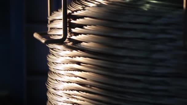 usine de meubles, production de ressorts de meubles pour blocs de matelas, machine pour la production de ressorts, atelier de production, la ligne de production, ressorts de boîte d'assemblage, blocs de matelas 