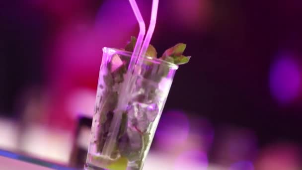 Cocktail mojito, fête en arrière-plan — Video