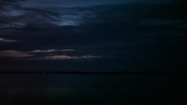 Vacker solnedgång på sjön, panorama — Stockvideo