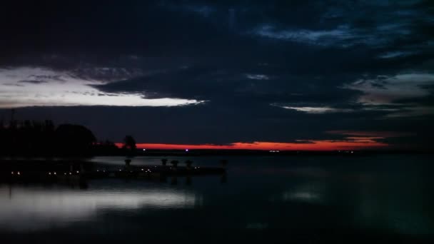 Schöner Sonnenuntergang am See, Panorama — Stockvideo