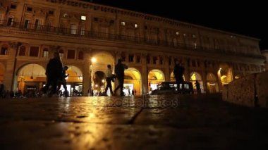 İnsanlar bir eski gece şehirde, Avrupa, Prag, hızlandırılmış gider