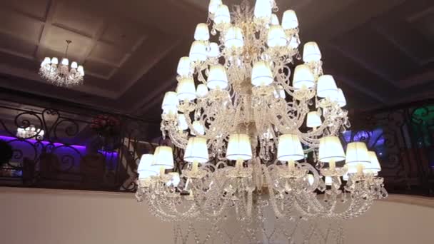 Un lampadario dell'hotel — Video Stock