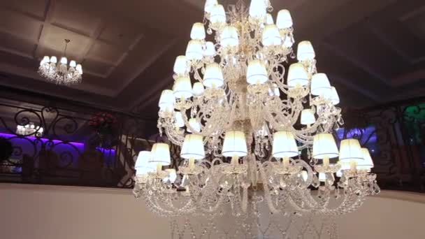 Lustre vintage dans le restaurant, intérieur — Video