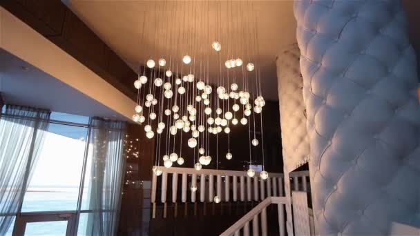 Hall of a hotel or restaurant, chandelier in the lobby, Chandelier hangs from the ceiling, creative, modern, interior, hotel or restaurant interior — Stock Video