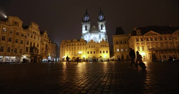全体表示教会、タイムラプス、starom に向かって旧広場中央広場プラハ、プラハ城、旧市街、広角ビュー下部のポイント、プラハから 2017 年 10 月 — ストック動画
