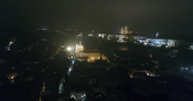 Prag gece panorama, panoramik görünümüne eski şehir Meydanı, hava gece şehrin, Prag ışıkları