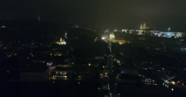 Prag gece panorama, panoramik görünümüne eski şehir Meydanı, hava gece şehrin, Prag ışıkları