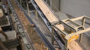 onveyor kemer ve fabrika, Seramik fabrika donanımları, konveyör, sanayi iç, hammadde konveyör taşıma kil sanat eseri