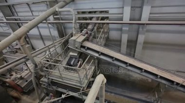 Konveyör bant ve fabrika, Seramik fabrika donanımları, konveyör, sanayi iç, hammadde konveyör taşıma kil sanat eseri
