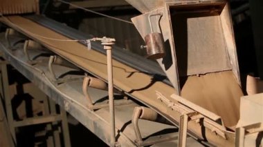 Konveyör bant ve fabrika, Seramik fabrika donanımları, konveyör, sanayi iç, hammadde konveyör taşıma kil sanat eseri