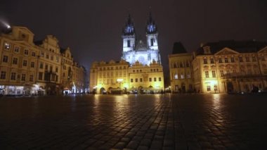 Gece Prag, bir gece sokak, insanlar üzerinde kentsel trafik arası otoyol, Prag Kalesi, timelapse, Prag 2017