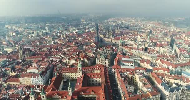 Panoramisch zicht van boven op de Praagse burcht, de antenne van de stad, Old Town, Prague — Stockvideo