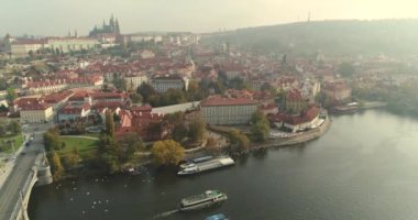 Prag, uçuş şehir, üstten görünüm, Charles Köprüsü, Vltava Nehri Üstten Görünüm