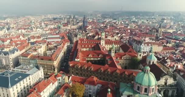 Панорамный вид сверху на Пражский град, антенна города, Старый город, Прага — стоковое видео