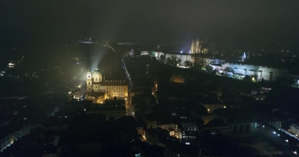 Noc panorama Pragi, panoramiczny widok z powietrza do starego miasta, światła miasta noc, Praga — Wideo stockowe