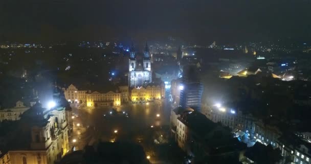 Noční panorama Prahy, Panoramic výhled z vzduchu do katedrály svatého Víta v Praze, světla noční město, Praha