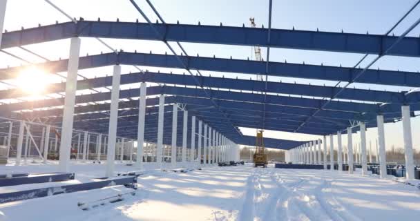 Construction of a modern factory or warehouse, modern industrial exterior, panoramic view, Modern storehouse construction site, the structural steel structure of a new commercial building — Stock Video