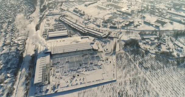 Σύγχρονη αποθήκη εργοτάξιο, η δομικού χάλυβα δομή του νέου εμπορικού κτιρίου, κατασκευή ένα σύγχρονο εργοστάσιο ή αποθήκη, σύγχρονη βιομηχανική εξωτερικό — Αρχείο Βίντεο